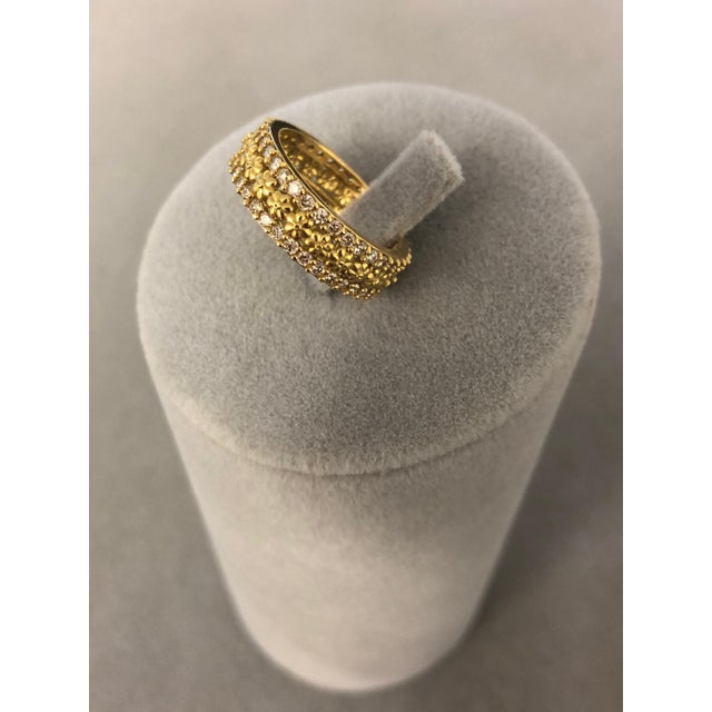 Metal Diamond Flower Nature Floral Flora Prong Set Eternity Wedding Band 18 Karat, Size 5.5 For Sale - Image 7 of 10