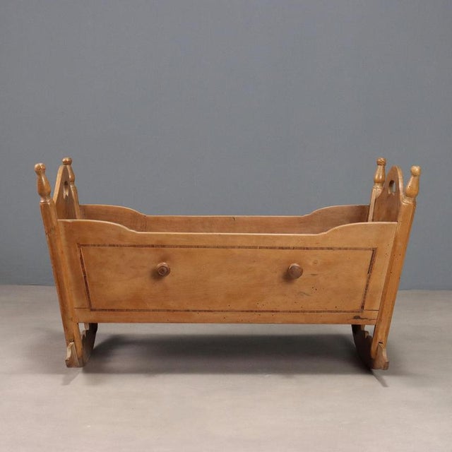 Italian Cradle in Fruitwood and Maple For Sale - Image 3 of 8