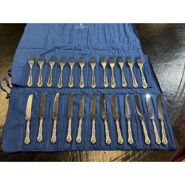 Set of 12 Mappin and Webb silver-plated dessert knives and 12 dessert forks, Russell pattern - Knives L=21cm Forks...