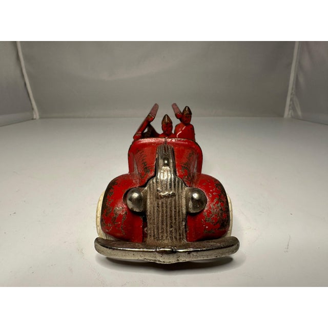 Early 20th Century Vintage Arcade Cast Iron Ladder Truck: 1930s Toy Fire Engine For Sale - Image 5 of 10