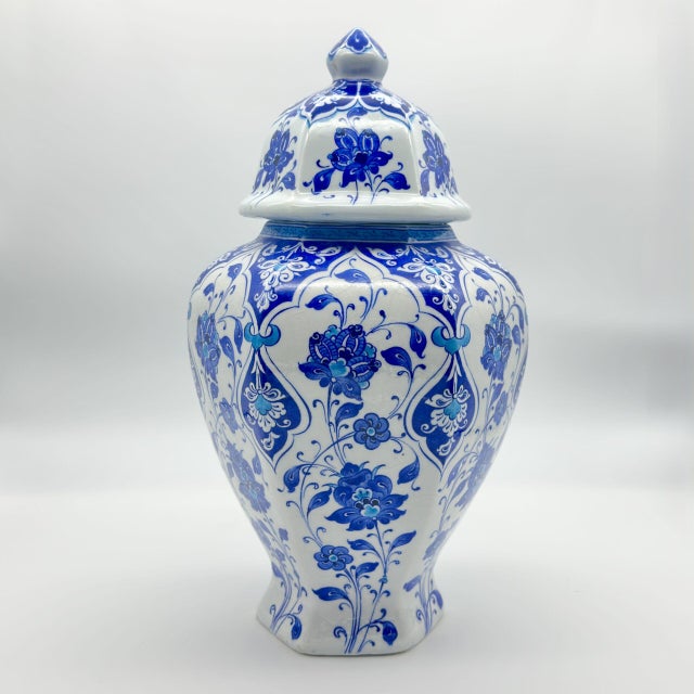 Ceramic Handmade Ceramic Faceted Ginger Jar (30cm) – Classic Blue & White Lotus Pattern – Large Lidded Decor For Sale - Image 7 of 9