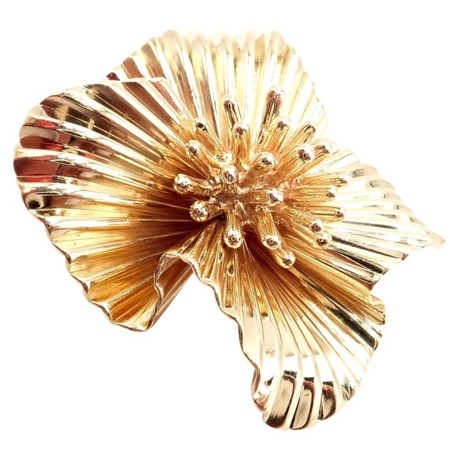 Late 20th Century Vintage Tiffany & Co. Yellow Gold Flower Pin Brooch For Sale In Philadelphia - Image 6 of 10