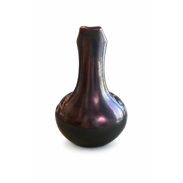 Tribal 1960s Signed Rose Gonzalez San Ildefonso Pueblo Carved Blackware Pottery Jar – 8.5 For Sale - Image 3 of 7