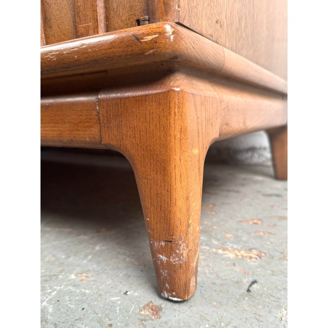 Mid-Century Credenza by Broyhill For Sale - Image 11 of 12