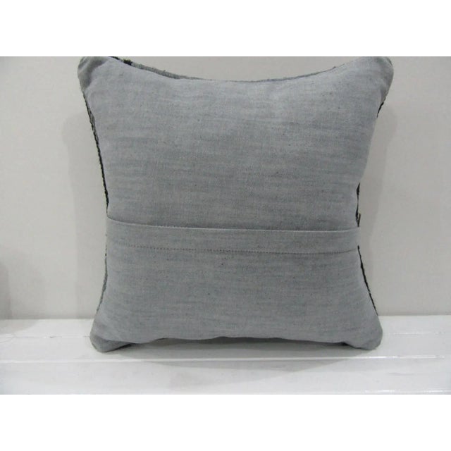 Contemporary Handmade Gray Turkish Kilim Pillow Cover For Sale - Image 3 of 4