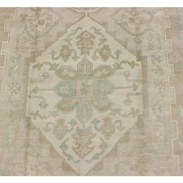 Mid 20th Century Mid 20th Century Mid 20th Century Turkish Vintage Oushak Medallion Rug With Muted Colors in Earth Tones For Sale - Image 5 of 11