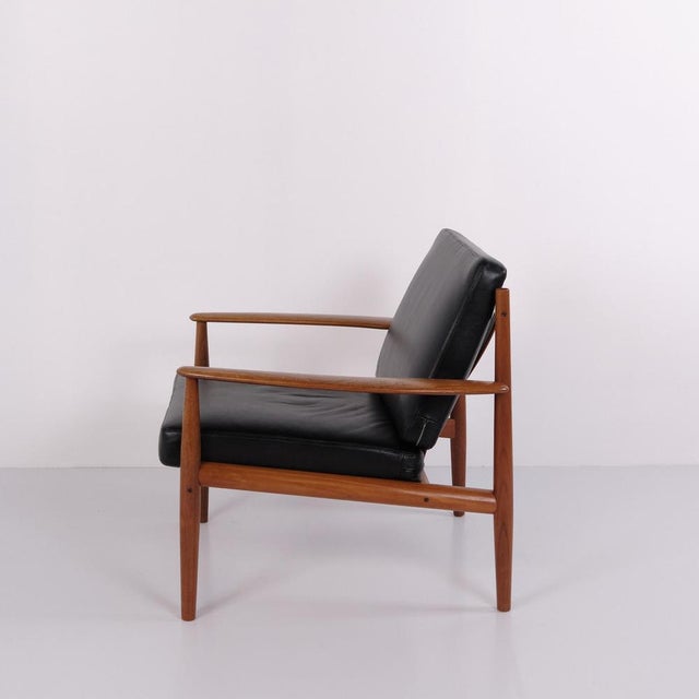 Armchair in Teak and Black Leather by Grete Jalk for France & Søn, 1960s For Sale - Image 3 of 12