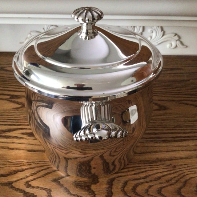 “Paul Revere” Silver Plated Glass Insert Ice Bucket With Ice Tongs by W. M. Rogers and Son For Sale - Image 4 of 13