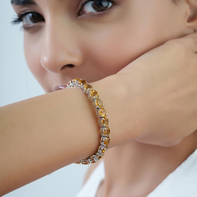 Retro Prong-Set 26.4 Ct Natural Honey Citrine Tennis Bracelet in 925 Silver For Sale - Image 4 of 12