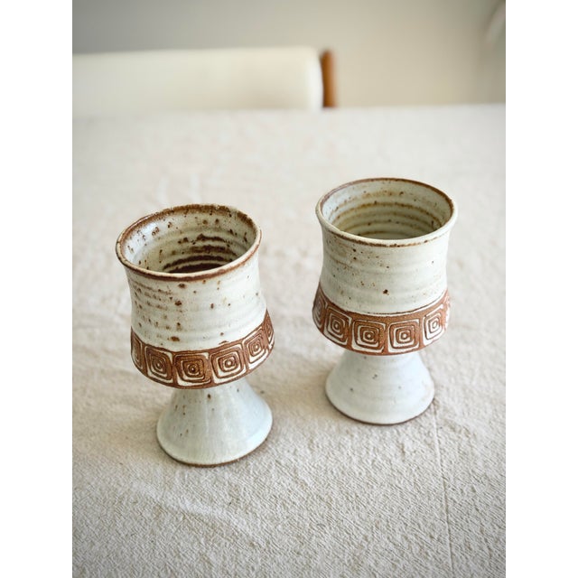 1960s Los Artesanos Puerto Rico Stoneware Goblets Pair, Hal Lasky Mid Century Pedestal Cups, Sgraffito Ceramic - a Pair For Sale - Image 9 of 9