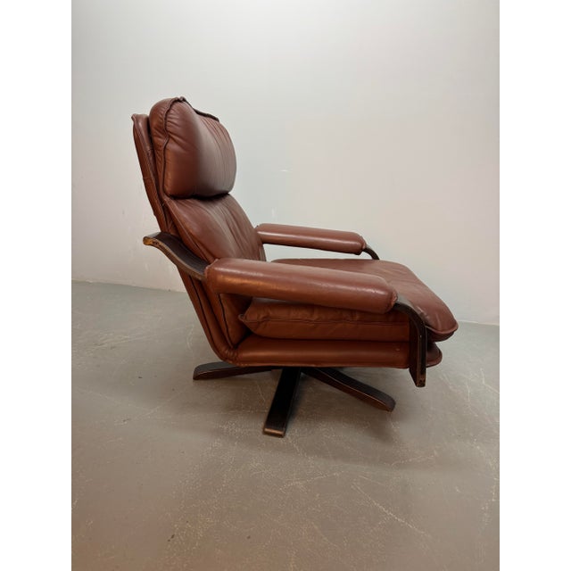 Leolux Vintage Swivel Lounge Chair in Cognac Leather on Plywood Frame from Leolux, 1970s For Sale - Image 4 of 10