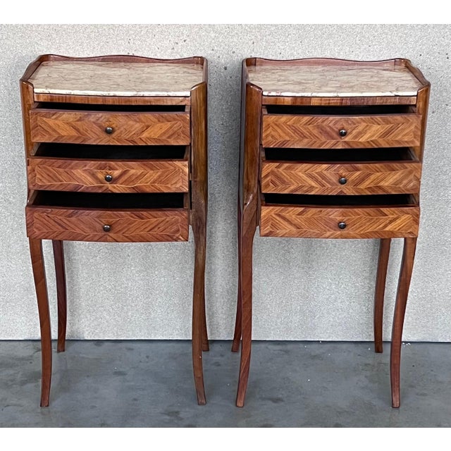 French Early 20th Century Pair of Louis XVI Style Marble-Top, Bronze and Walnut Nightstands For Sale - Image 3 of 18
