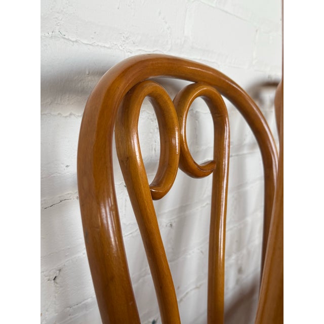 Industrial 1960s Set of 5 Thonet-Style Bentwood Sweetheart Chairs - Made in Romania For Sale - Image 3 of 7