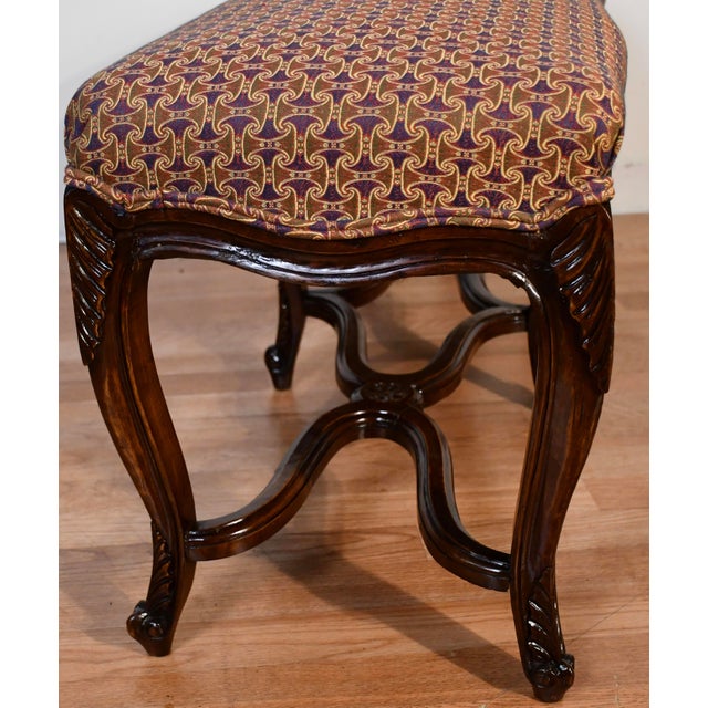 1910s Antique French Louis XV Walnut Hand Carved Window Bench / New Upholstery For Sale - Image 12 of 16