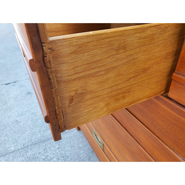 1960s Vintage Thomasville Dresser For Sale - Image 5 of 17