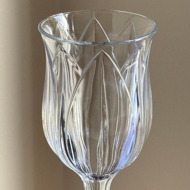 Cristal d' Arques Late-20th Century French Cristal d'Arque-Durand Tulip-Inspired Goblets -- Set of 6 For Sale - Image 4 of 14