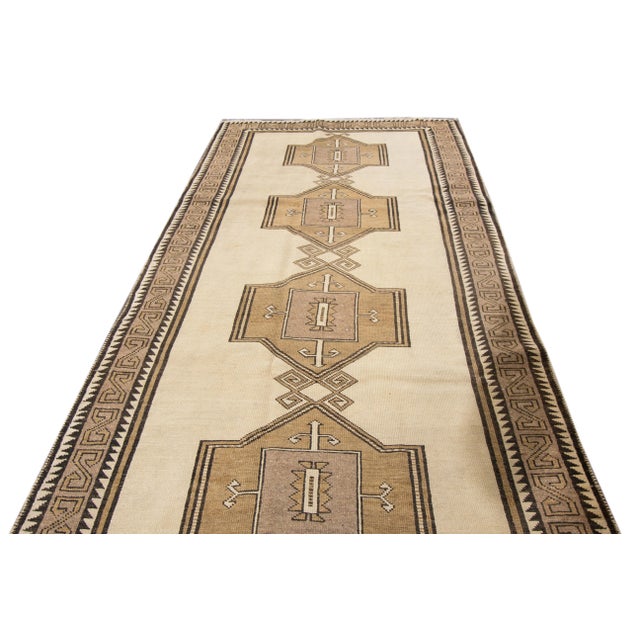 Ivory Mid-20th Century Vintage Persian Shiraz Rug - 3'9" X 7'11" For Sale - Image 8 of 10