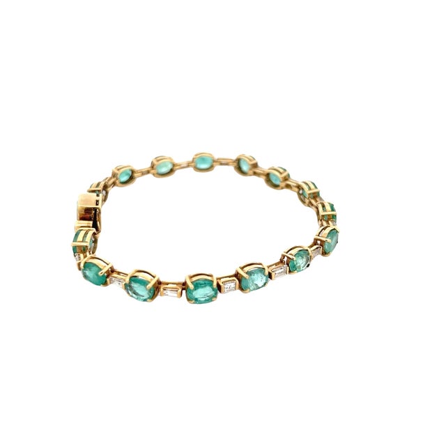 1990s 18k Yellow Gold Colombian Emerald and Diamond Line Bracelet, 7.5 Inches For Sale In Miami - Image 6 of 10