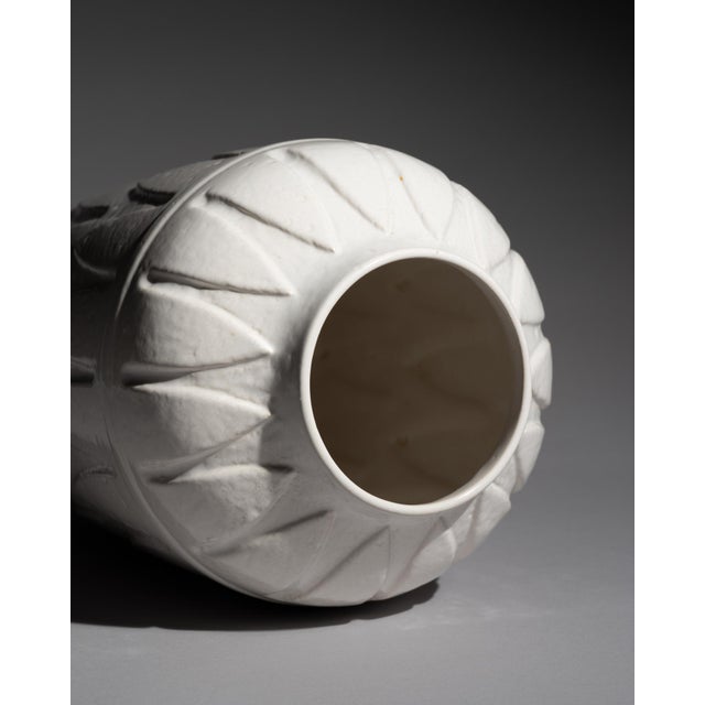 White Ceramic Model 8040 Relief Floor Vase from Bay Keramik, West Germany, 1960s-1970s For Sale - Image 4 of 10
