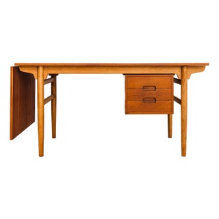 1960s Large Danish Teak & Oak Expandable Executive Desk After Arne Vodder For Sale
