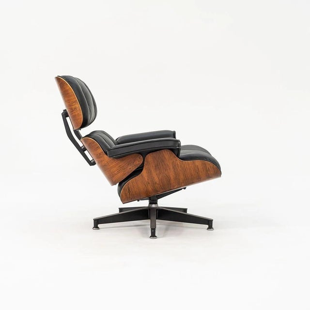 Mid-Century Modern 1990 Herman Miller Eames Lounge Chair & Ottoman (670/671) in Brazilian Rosewood For Sale - Image 3 of 6