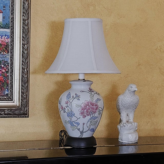 Vintage Chinoiserie Floral Porcelain Table Lamp With Hand-Painted Botanical Design For Sale - Image 13 of 18