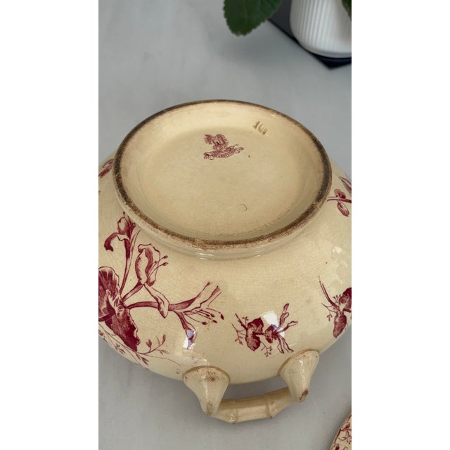 Magnificent ironstone tureen from the Gien factory Honeysuckle pattern This piece has stood the test of time and now finds...