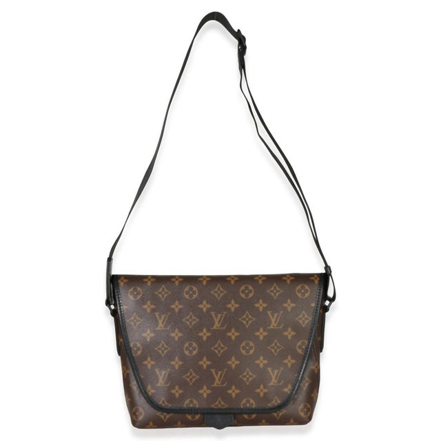 Monogram Macassar Canvas Magnetic Messenger For Sale In New York - Image 6 of 7