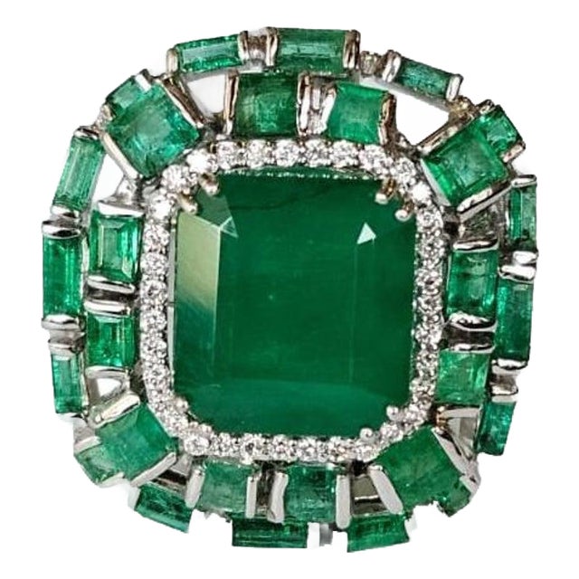 Set in 18k Gold, 7.59 Carats, Natural Zambian Emerald & Diamonds Engagement Ring, Size 6.5 For Sale