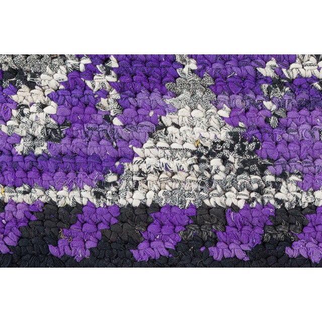 Doris Leslie Blau Vibrant Vintage American Hooked Rug in Purple and Grey For Sale In New York - Image 6 of 10