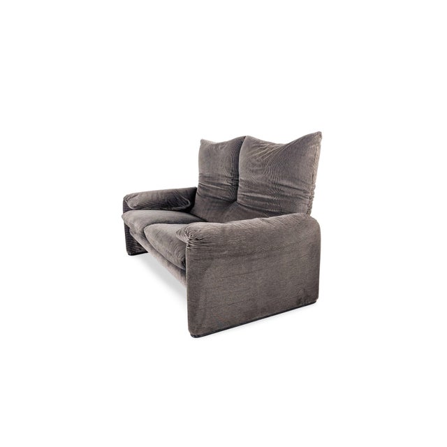 Maralunga Two-Seater Sofa by Vico Magistretti for Cassina For Sale - Image 5 of 10