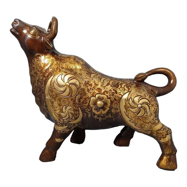 Vintage Gilt-Decorated Brass Bull Sculpture / Chinese Feng Shui Ox Statue For Sale