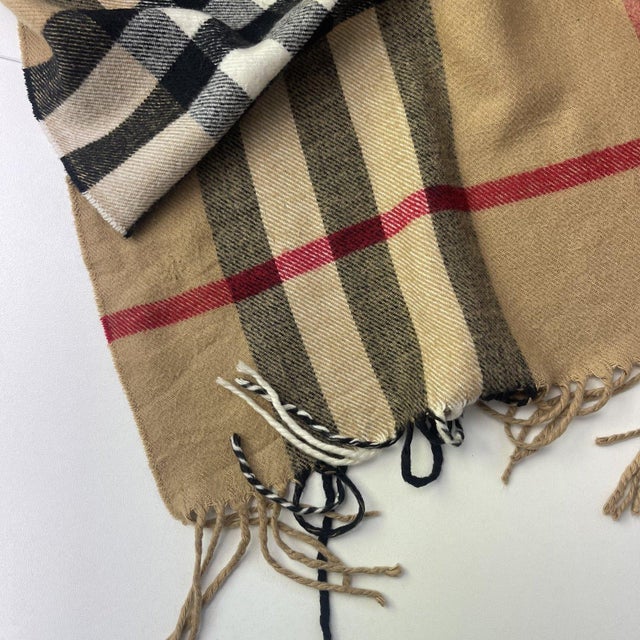 English Burberry Beige Plaid 100% Cashmere Scarf For Sale - Image 3 of 9