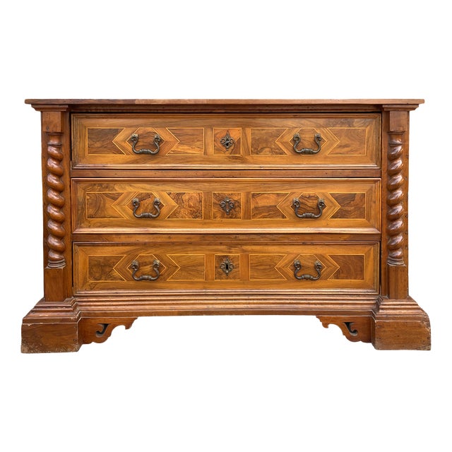 Antique Italian Commode in Walnut, 1800s For Sale