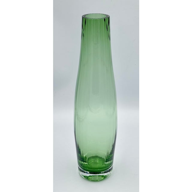 Contemporary Villeroy & Boch Green Optic Ribbed Tapered Fluted Glass Bud Vase For Sale - Image 3 of 8