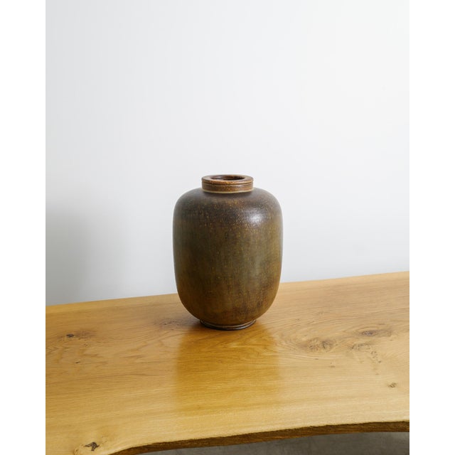 Mid-Century Modern Swedish Brown Green Stoneware Farsta Vase Urn by Wilhelm Kåge for Gustavsberg, Sweden, 1940s For Sale - Image 3 of 7