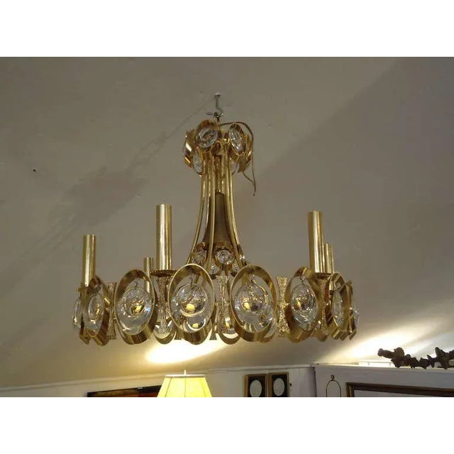 Crystal and 22 carat gold plated brass Chandelier by Sciolari, Italy, circa 1960. RIngs of bias cut flutes surround prism...