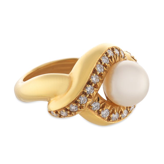 Vintage Pearl Diamond 18k Yellow Gold Ring, Size 6 For Sale - Image 4 of 6