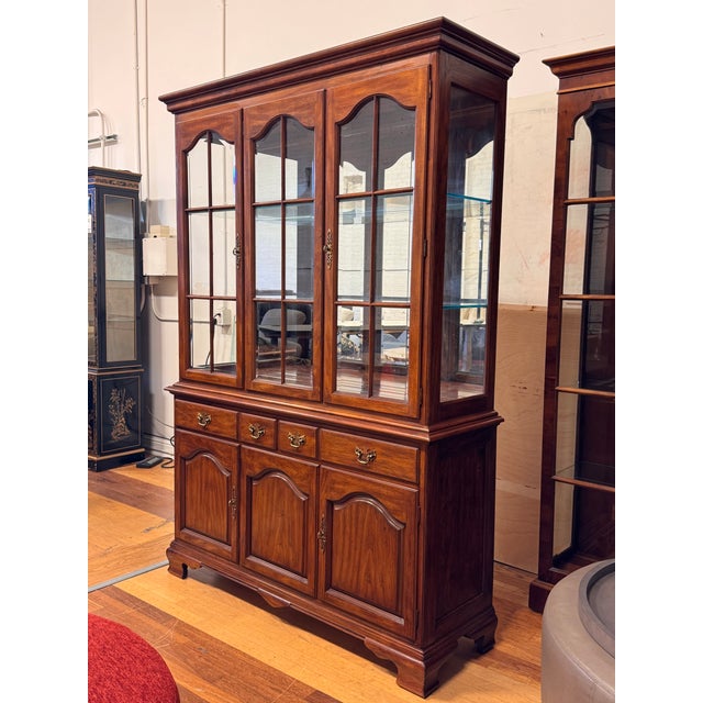 Drexel Heritage Late 20th Century China/ Display Hutch For Sale - Image 9 of 11
