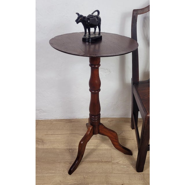 This beautiful handcrafted Victorian tripod side table boasts many exquisite features from the 19th century period. The...