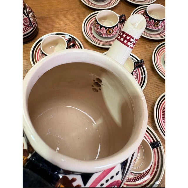 Ceramic Vintage Quimper Coffee Service in Hand-Painted Earthenware by Paul Fouillen, France, 1950, Set of 33 For Sale - Image 7 of 18