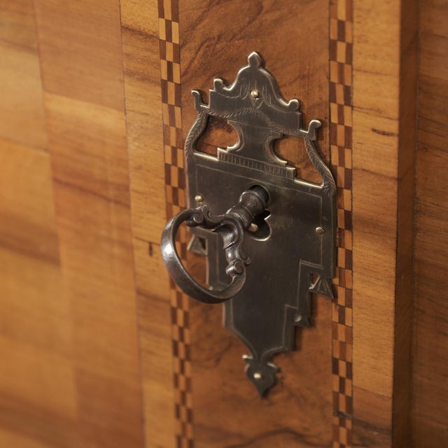 Hallway Cabinet in Walnut and Nut Rootwood, 1780s For Sale - Image 5 of 13