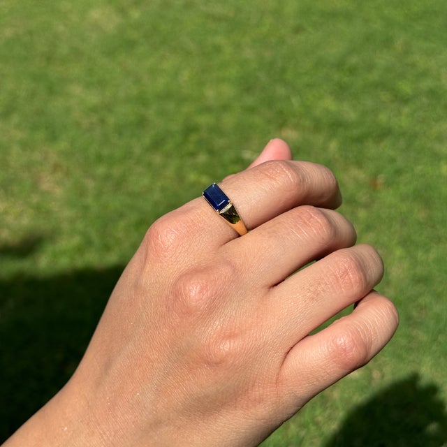 VRJewels 1.72ct Sapphire Vintage Signet Ring Size 9 in 14k Yellow Gold For Sale In New York - Image 6 of 13