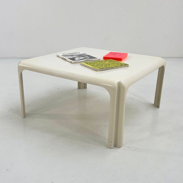 Artemide White Arcadia Coffee Table by Vico Magistretti for Artemide, 1970s For Sale - Image 4 of 8