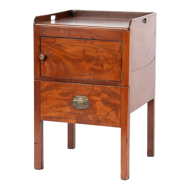 Traditional 18th Century George III Mahogany Commode Made in England For Sale - Image 3 of 6