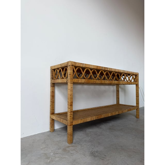 1970s Vintage Coastal Rattan Two-Tier Console Table With Glass Top For Sale - Image 5 of 17