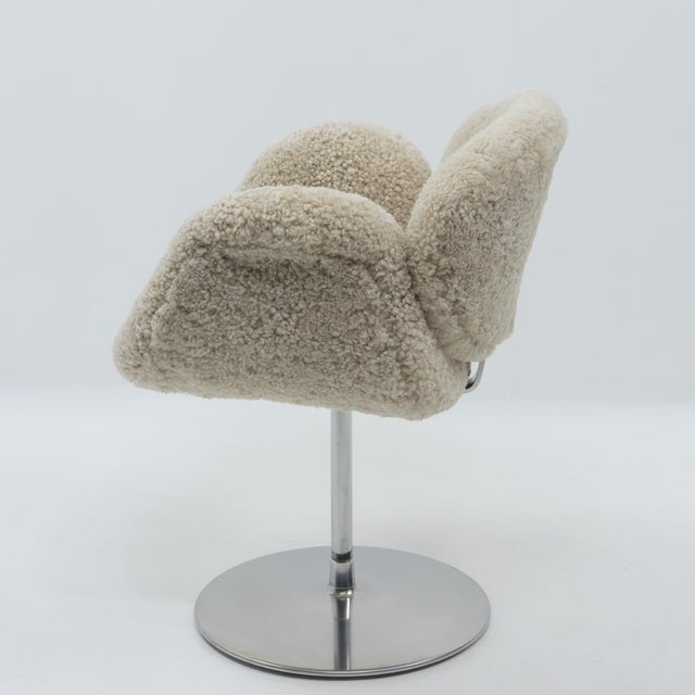 1990s Small Tulip Chair in Sheepskin by Pierre Paulin for Artifort, 1990s For Sale - Image 5 of 14