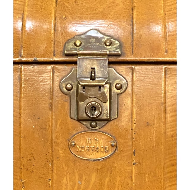 Mid 19th Century English Toleware Tin Trunk With Faux Wood Finish and Brass Accents For Sale - Image 10 of 12