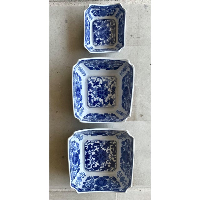 Ceramic Circa 1980 Canton Export-Style Blue and White Notched Corner Square Nesting Bowls – Set of 3 For Sale - Image 7 of 18