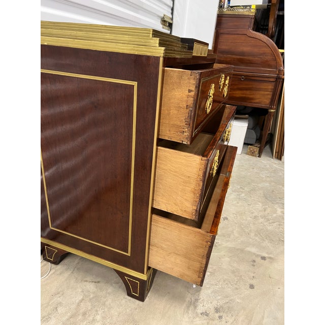 Early 19th Century Mahogany Commode For Sale In West Palm - Image 6 of 8